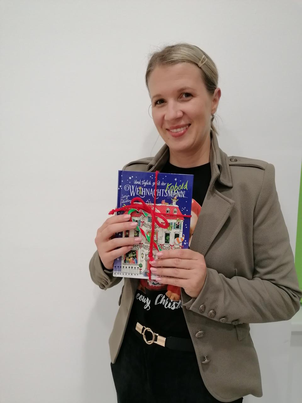 Sonja Kaiblinger mit Buch